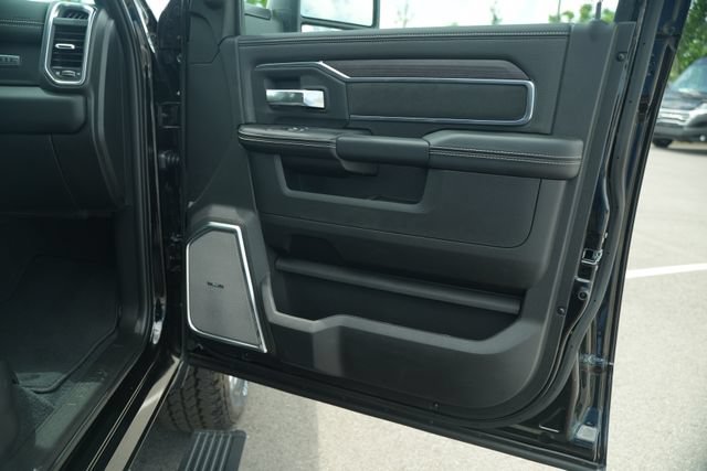 New 2026 RAM 2500 Laramie AWD/4WD image 18