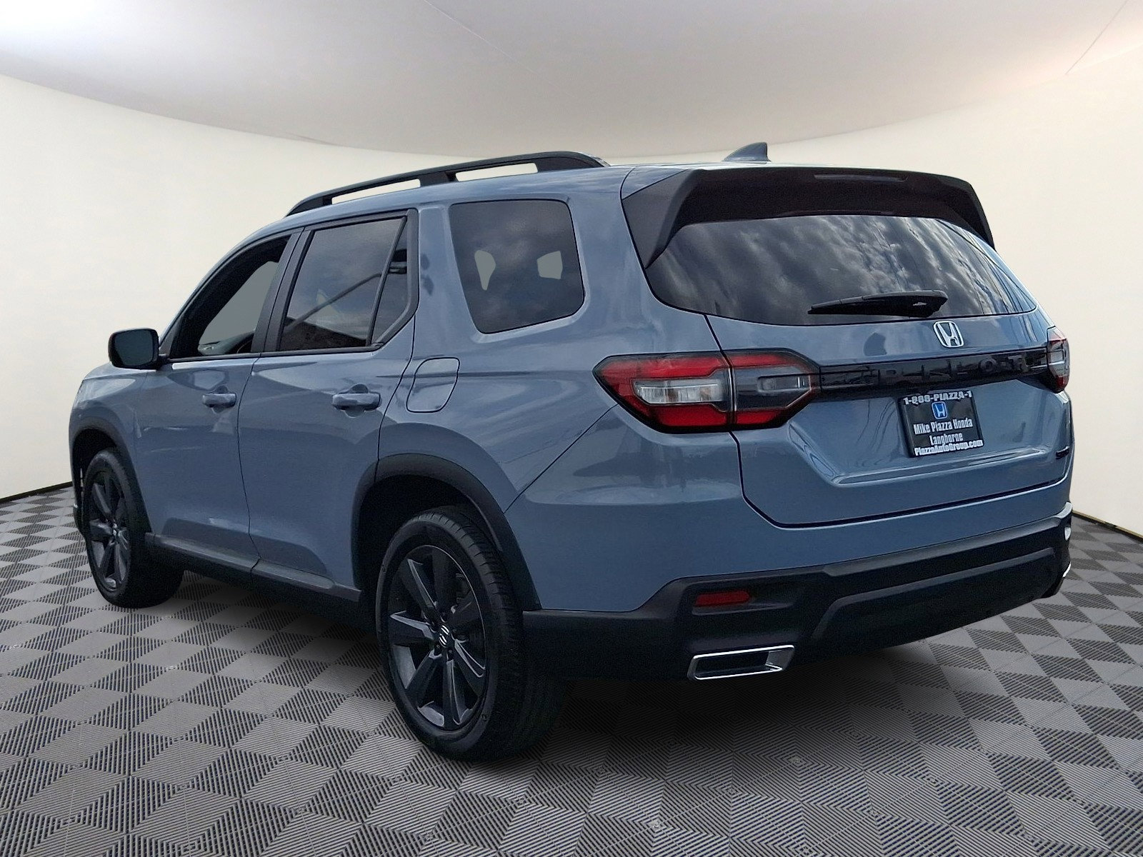 Used 2025 Honda Pilot Sport image 5