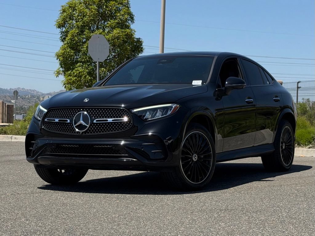Used 2025 Mercedes-Benz GLC 300 4MATIC image 2