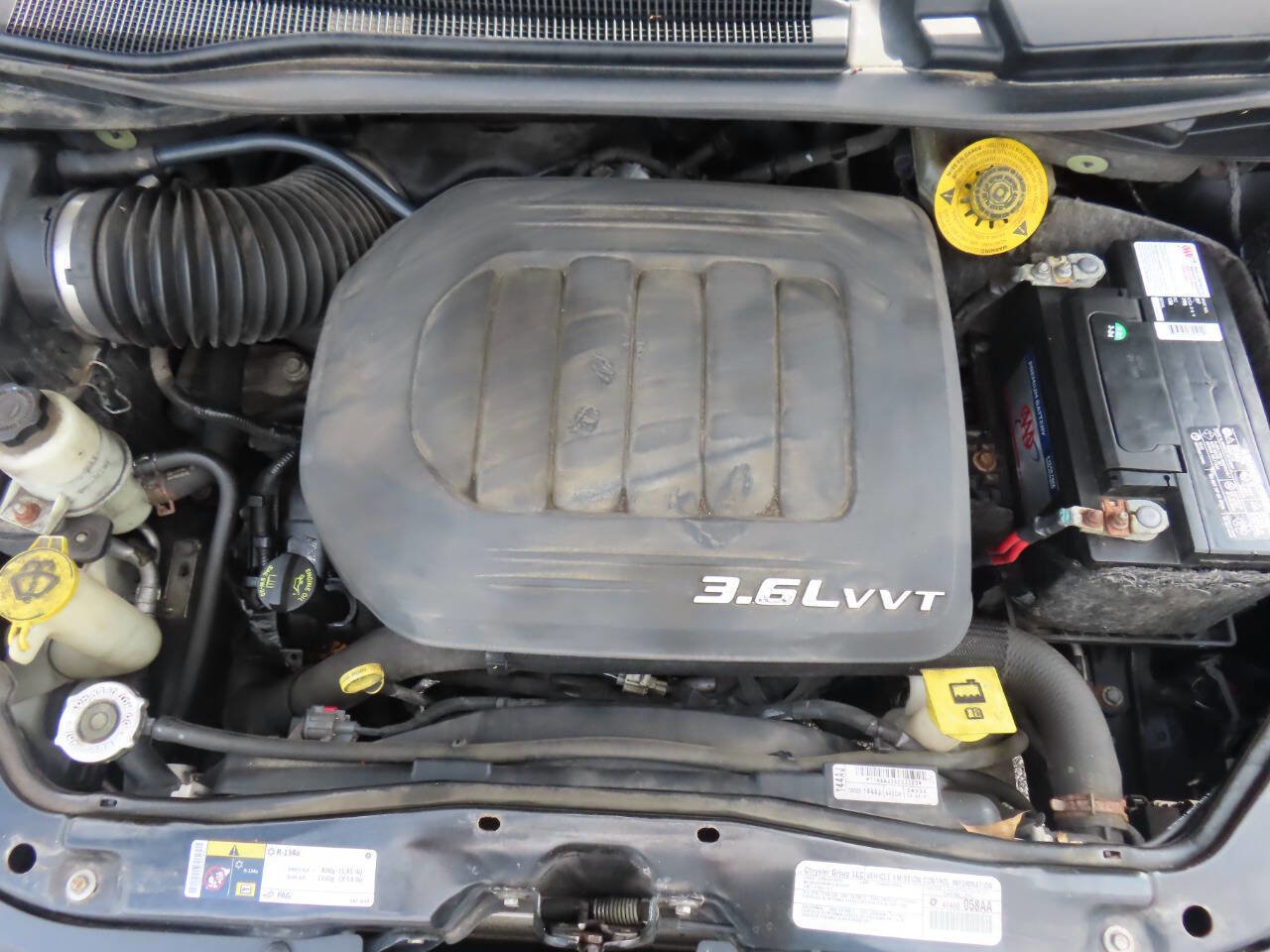 Used 2014 Chrysler Town & Country Touring FWD image 10