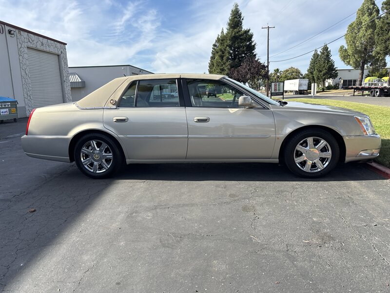 Used 2007 Cadillac DTS w/ Trunk Convenience Package FWD image 14
