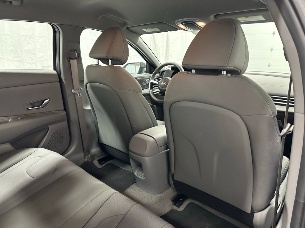 Used 2025 Hyundai Elantra SE image 49