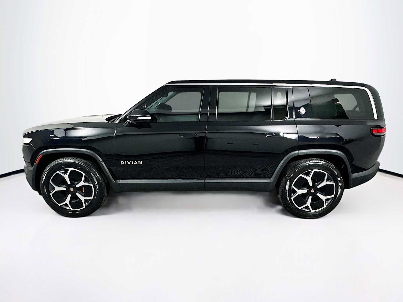 Used 2023 Rivian R1S Adventure AWD/4WD image 2