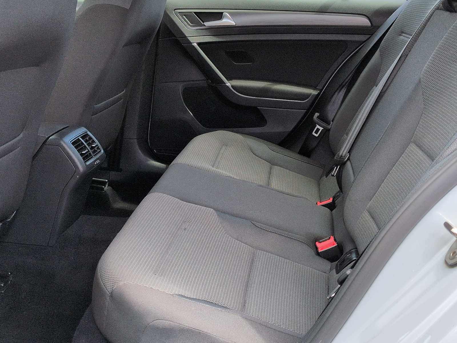 Used 2018 Volkswagen Golf S FWD image 20