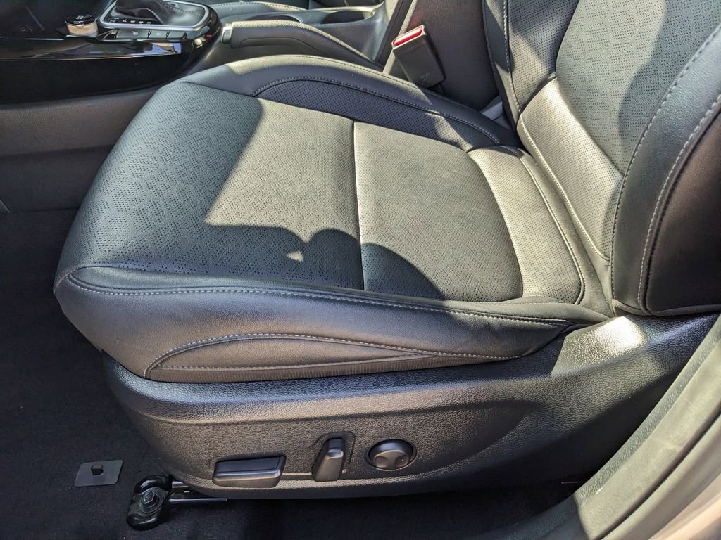 Certified 2025 Kia Seltos EX w/ EX Sunroof Package image 19