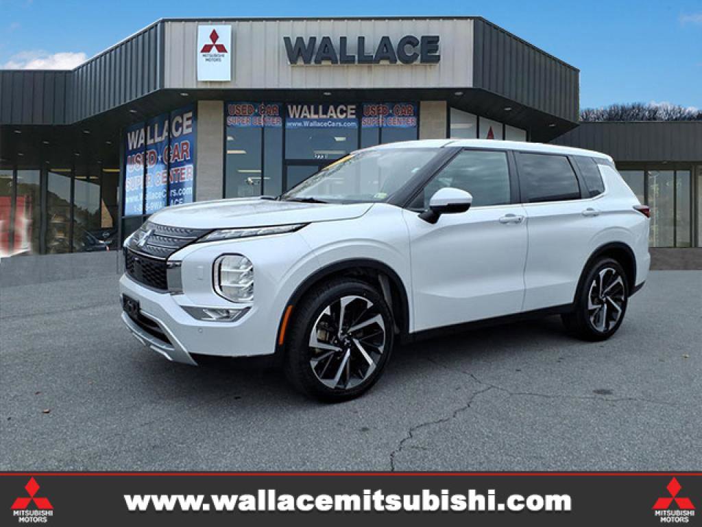 Used 2024 Mitsubishi Outlander SE image 1