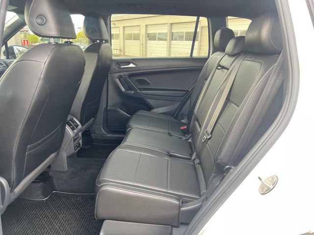 Used 2020 Volkswagen Tiguan SE R-Line AWD/4WD image 17