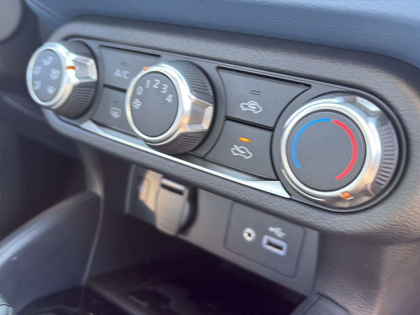 New 2025 Nissan Versa SV w/ Trunk Package image 22