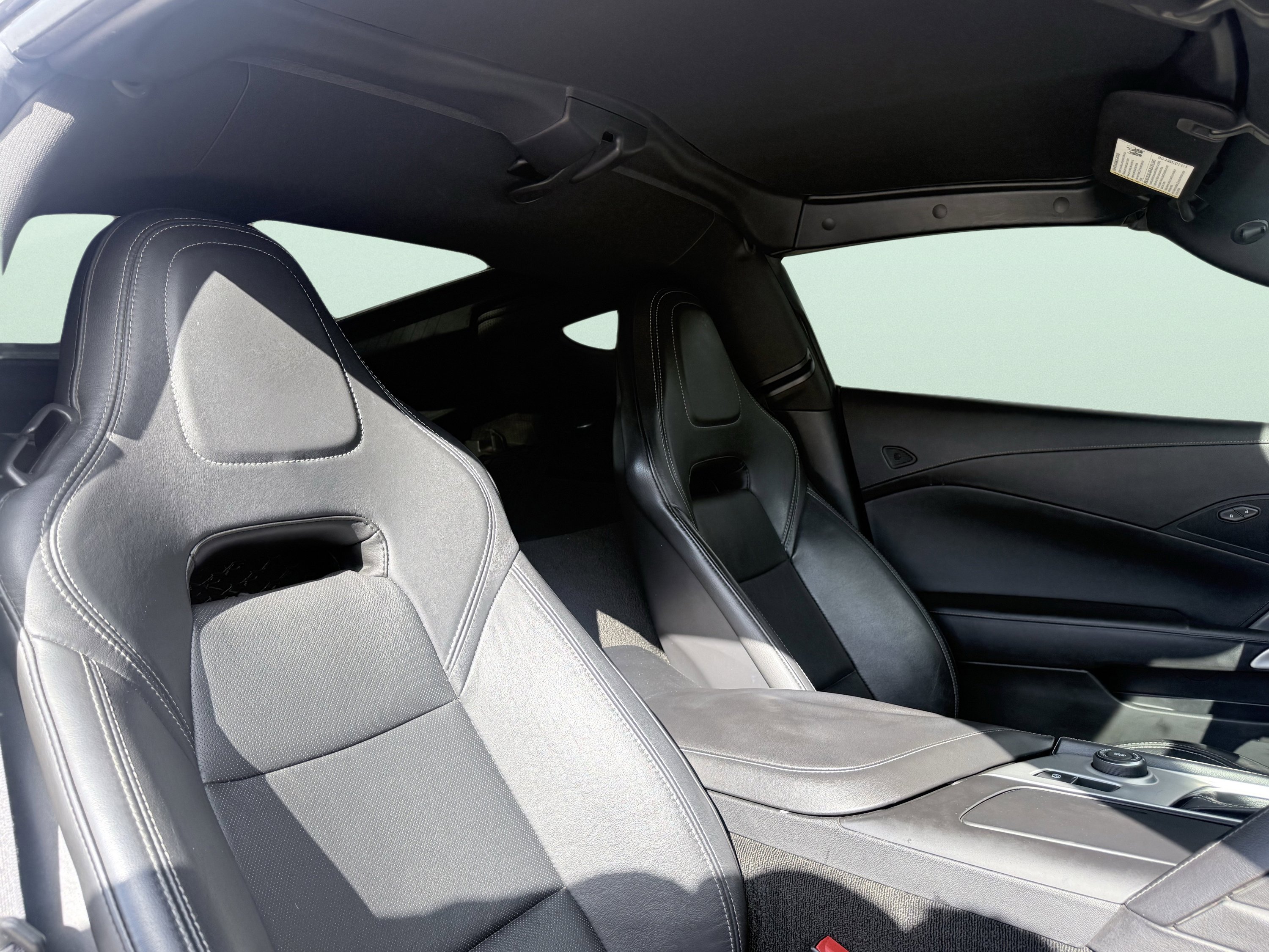 Used 2017 Chevrolet Corvette Z51 1LT w/ Carbon Flash Badge Package image 35