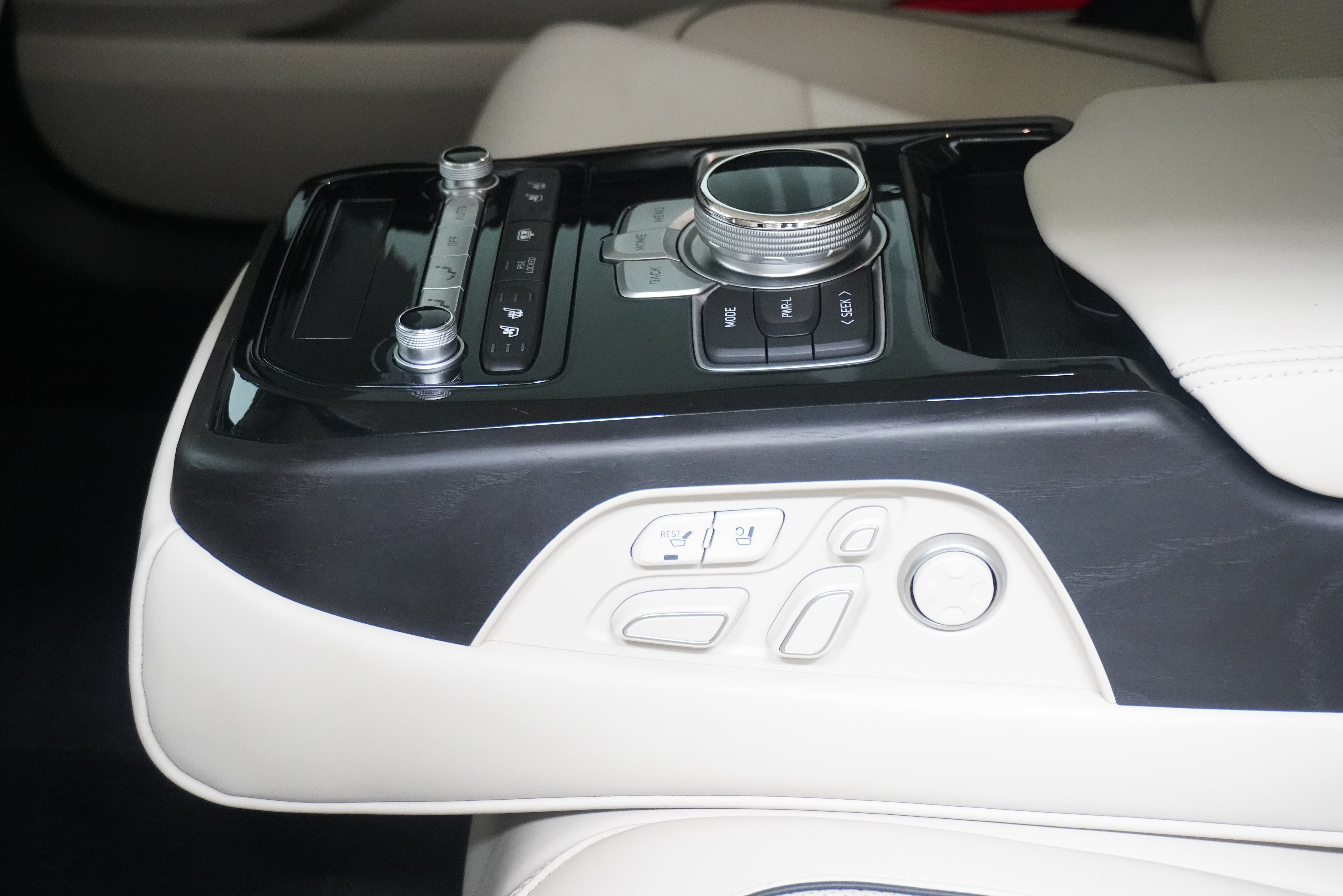 Used 2021 Genesis G90 5.0 Ultimate RWD image 14