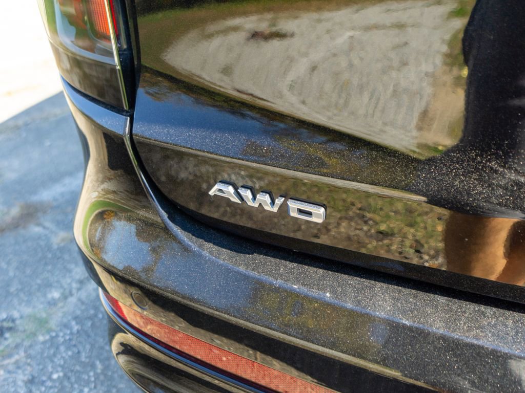 Used 2021 Cadillac XT6 Sport w/ LPO, ONYX Package image 3