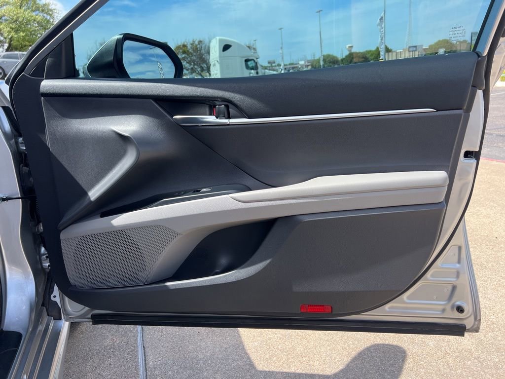 Used 2020 Toyota Camry SE image 12