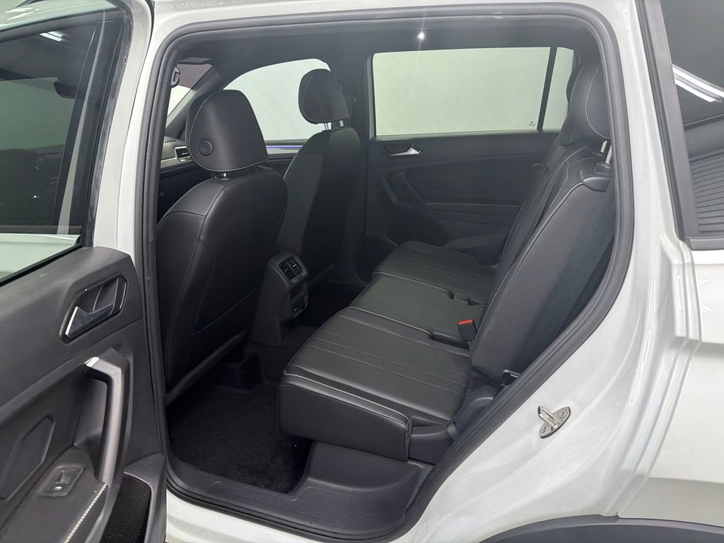 Used 2023 Volkswagen Tiguan SE R-Line image 21
