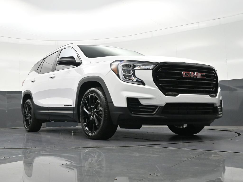 Used 2024 GMC Terrain SLE w/ Driver Convenience Package image 29