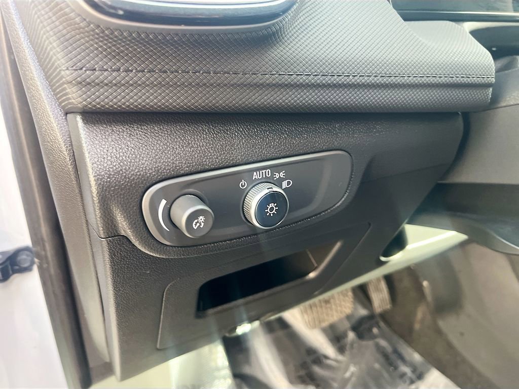 Used 2024 Chevrolet TrailBlazer LT w/ LT Cold Weather Package FWD image 10