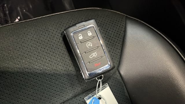 Used 2025 Jeep Grand Cherokee Altitude AWD/4WD image 20