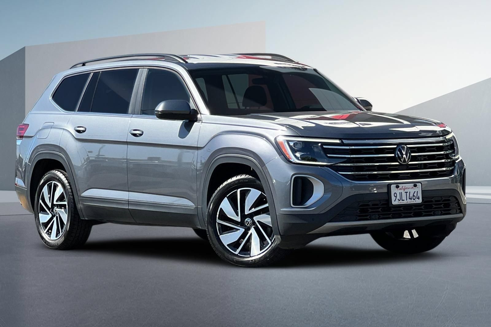 Used 2024 Volkswagen Atlas SE FWD image 2