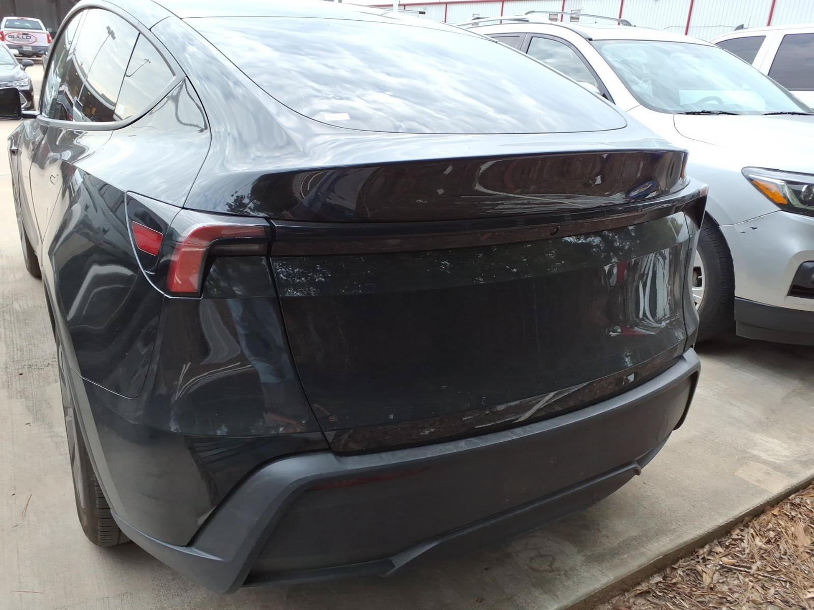 Used 2026 Tesla Model Y 2WD image 9