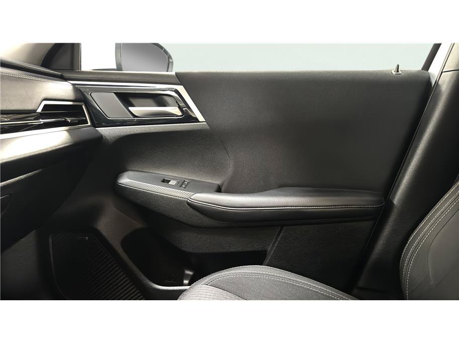 Used 2025 Mitsubishi Outlander ES FWD image 37