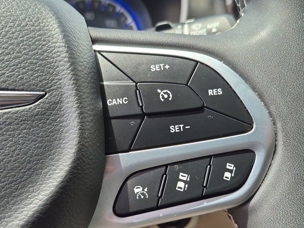 Certified 2023 Chrysler Pacifica Touring-L FWD image 18