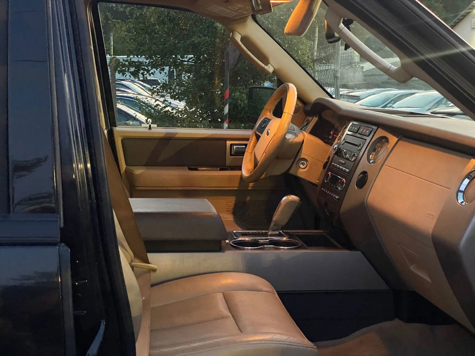 Used 2014 Ford Expedition EL XLT w/ Equipment Group 202A image 9