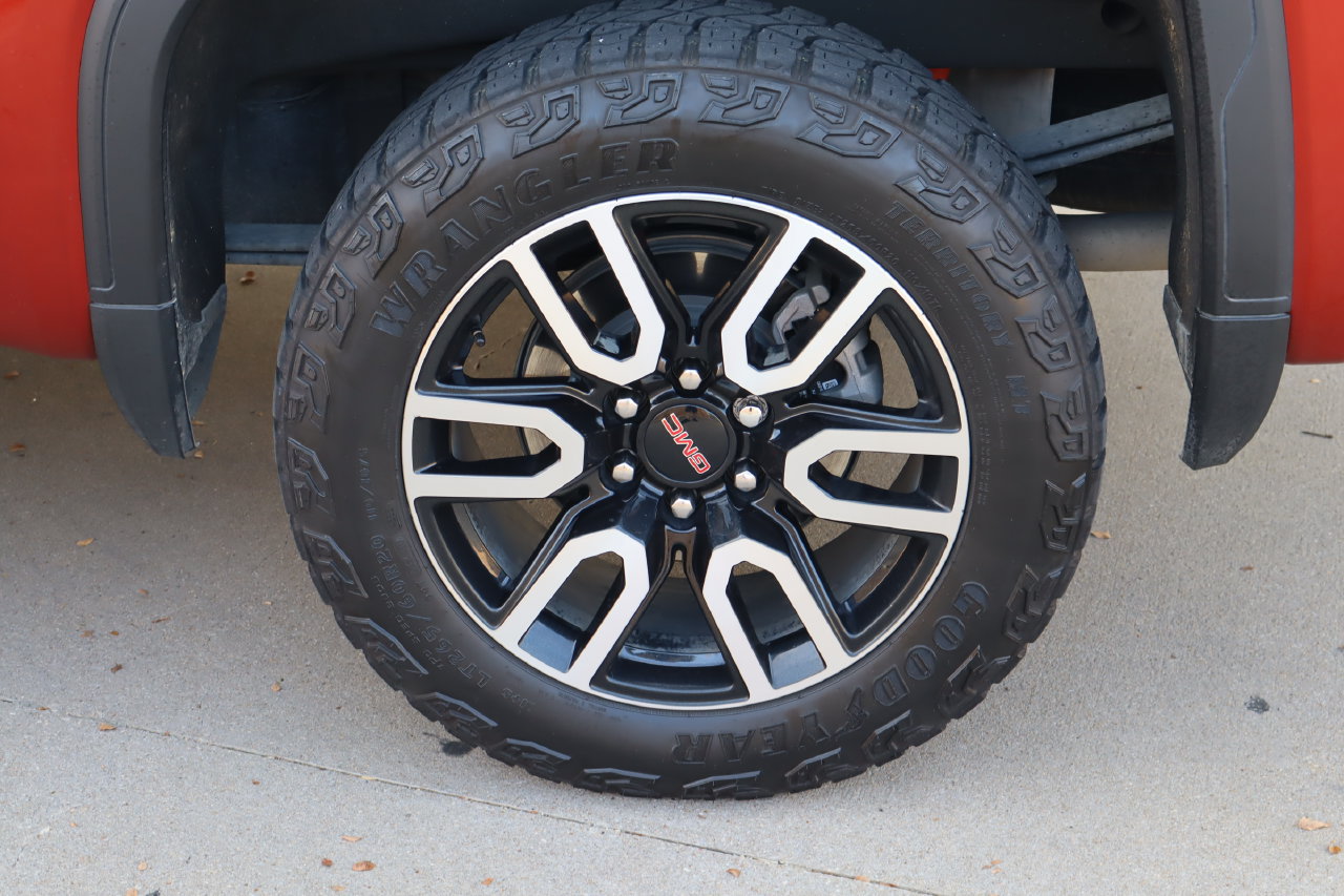 Used 2024 GMC Sierra 1500 AT4 w/ Technology Package AWD/4WD image 31