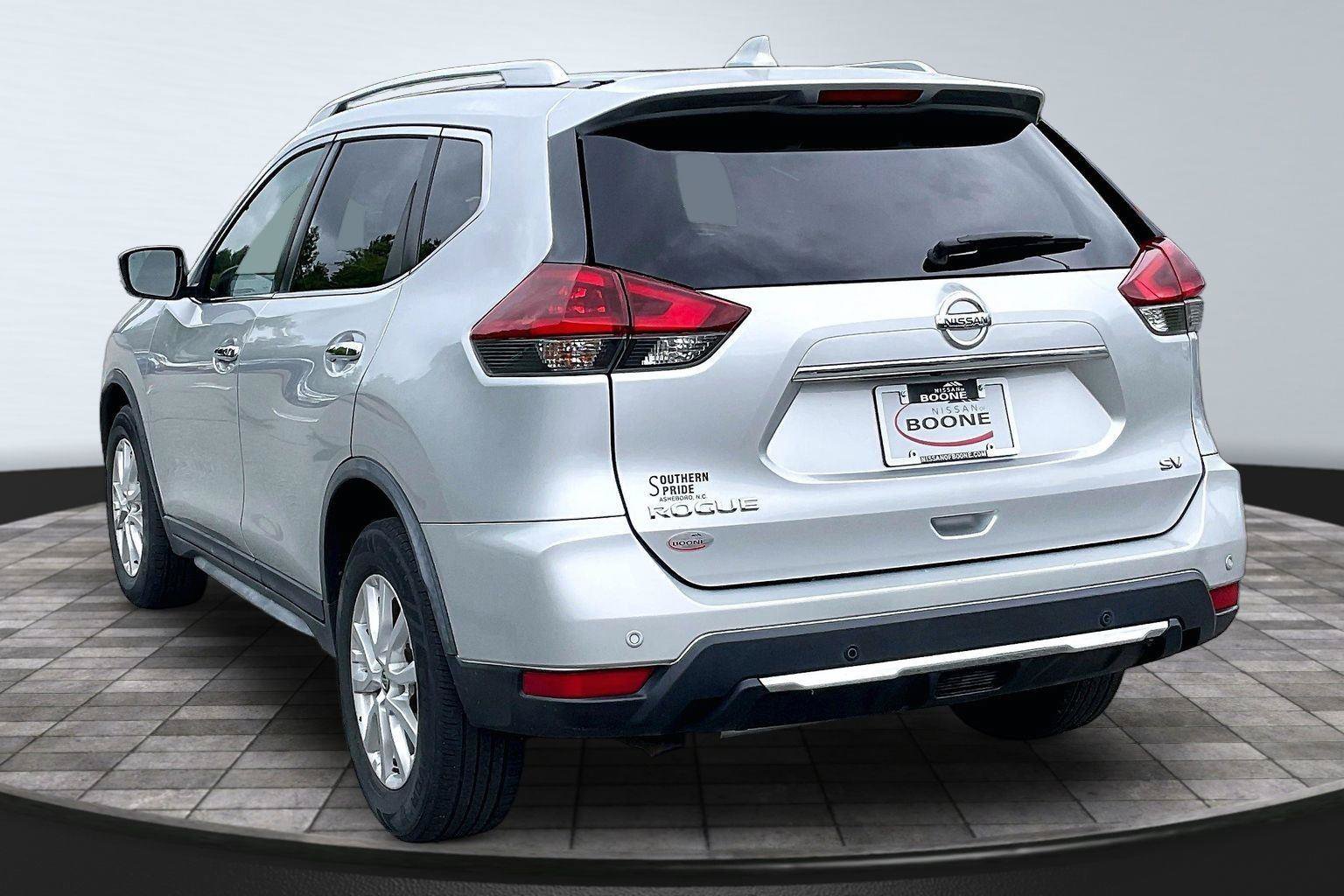 Used 2020 Nissan Rogue SV FWD image 3