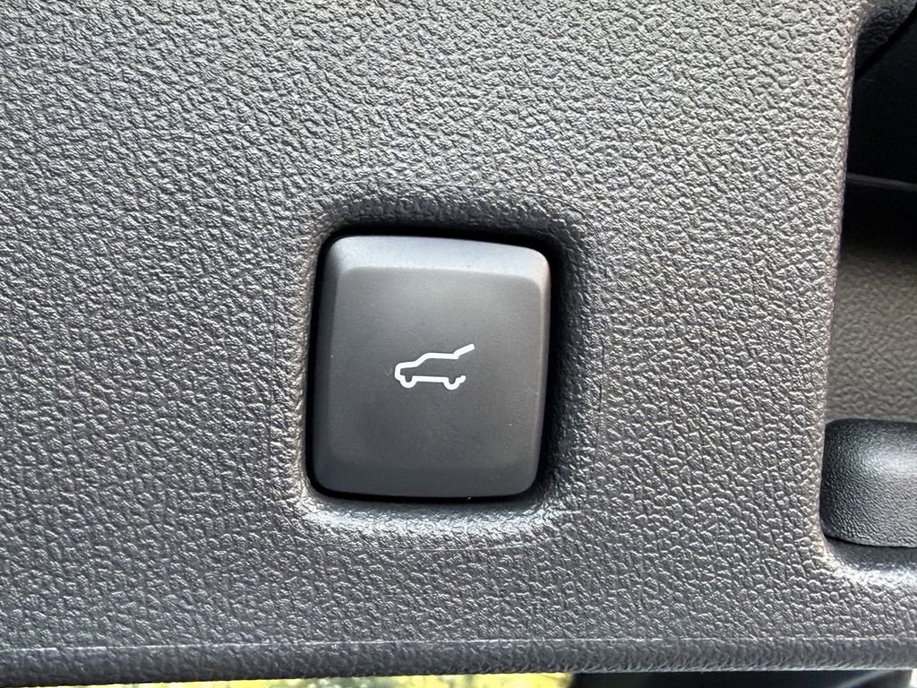 Used 2025 Ford Escape Active image 20