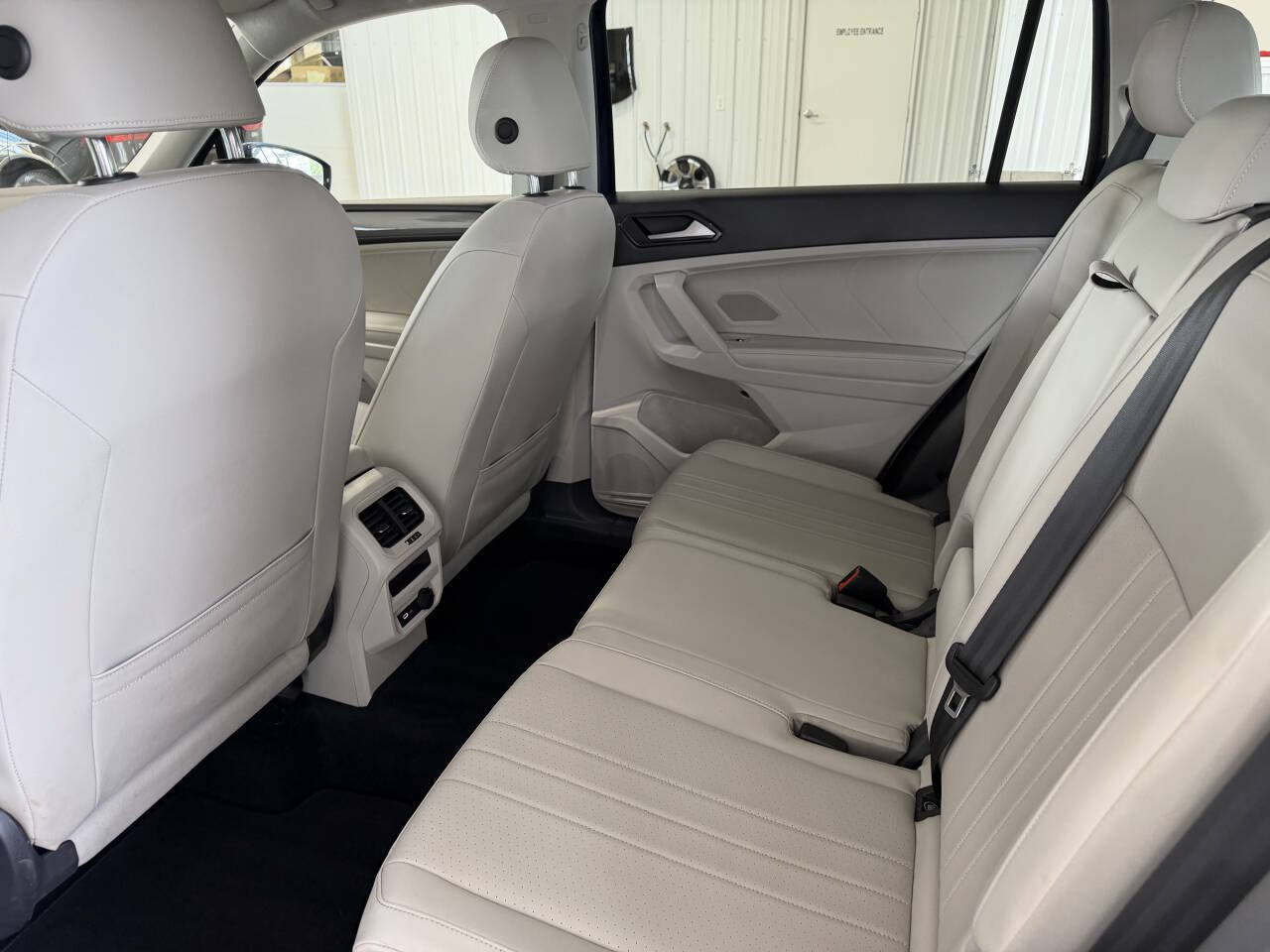 Used 2022 Volkswagen Tiguan SE AWD/4WD image 23