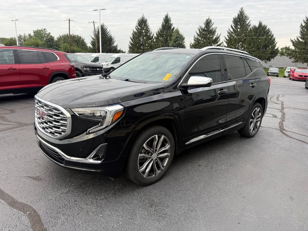 Used 2020 GMC Terrain Denali w/ Denali Premium Package AWD/4WD image 2