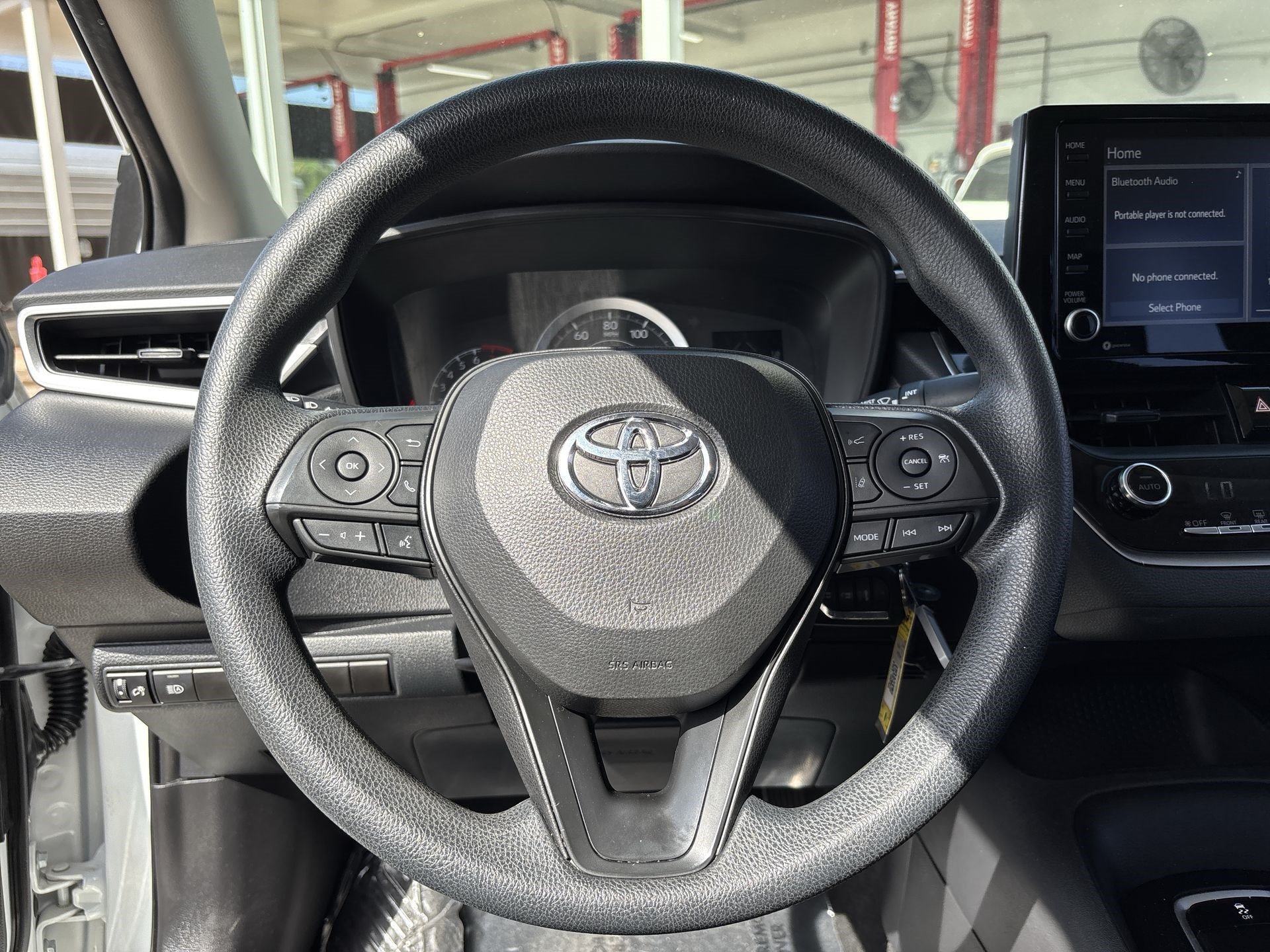 Used 2022 Toyota Corolla LE FWD image 11