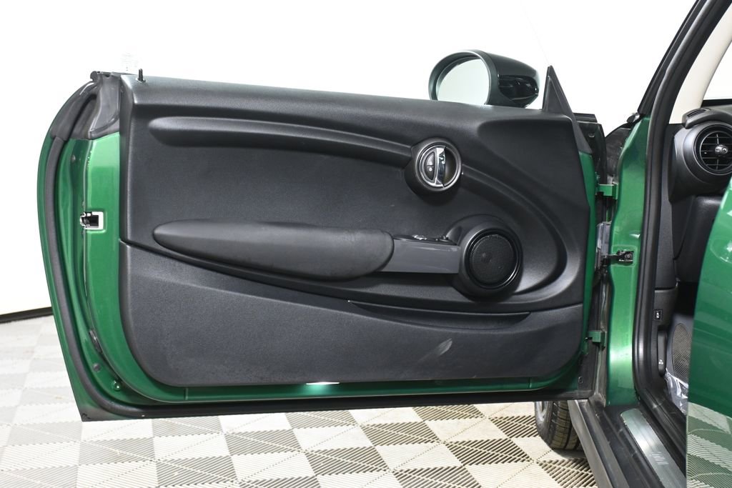 Used 2020 MINI Cooper 2-Door Hardtop image 27