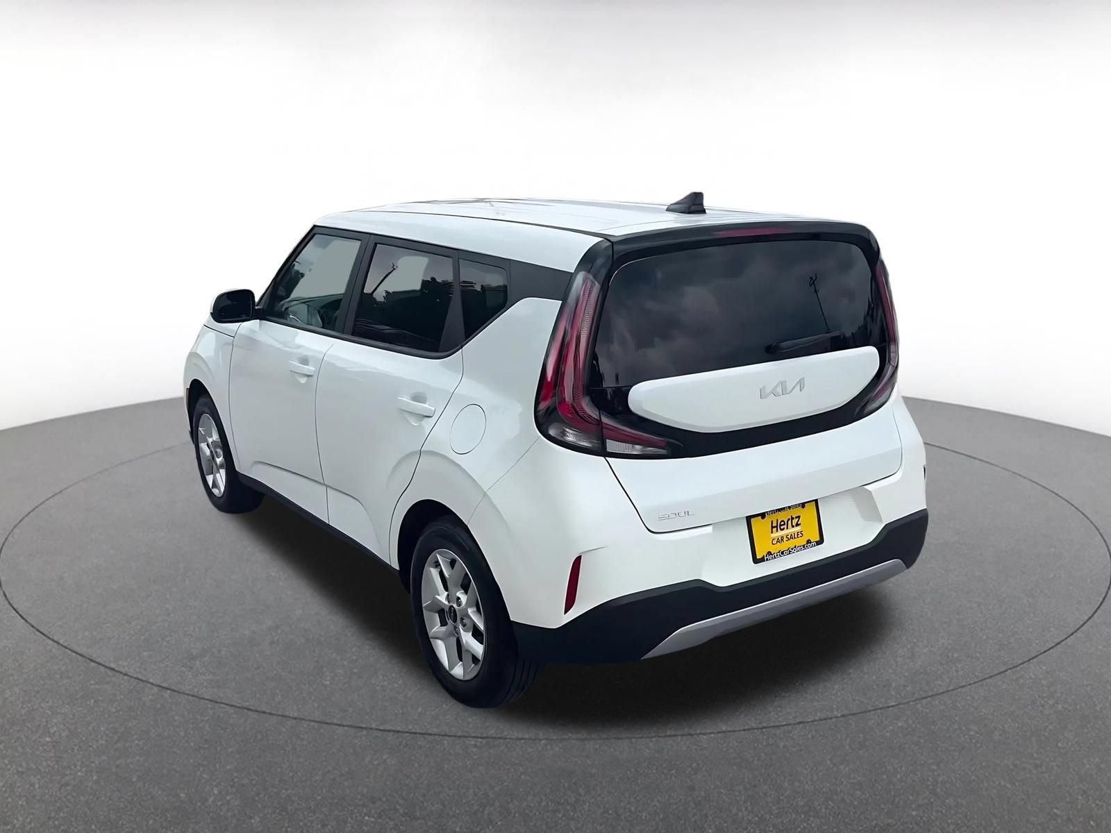 Used 2025 Kia Soul LX w/ LX Technology Package FWD image 11