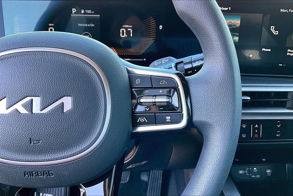 Used 2025 Kia Sorento LX image 25
