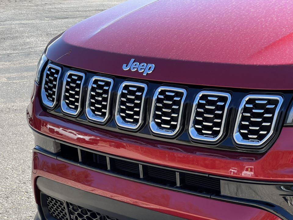 Used 2025 Jeep Compass Limited AWD/4WD image 33