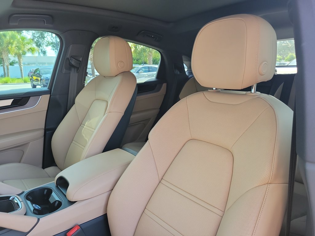 Certified 2025 Porsche Cayenne S AWD/4WD image 5