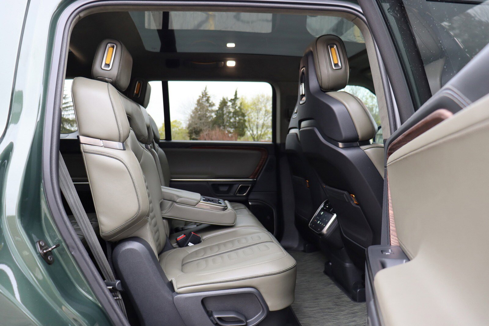 Used 2023 Rivian R1S Adventure image 19