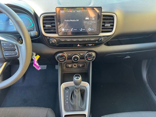 Used 2025 Hyundai Venue SE image 19