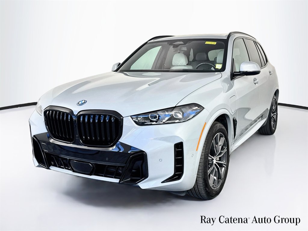 Used 2025 BMW X5 xDrive50e w/ M Sport Package AWD/4WD image 3