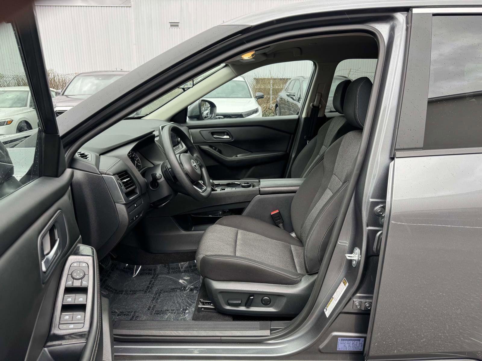 Used 2024 Nissan Rogue SV image 21