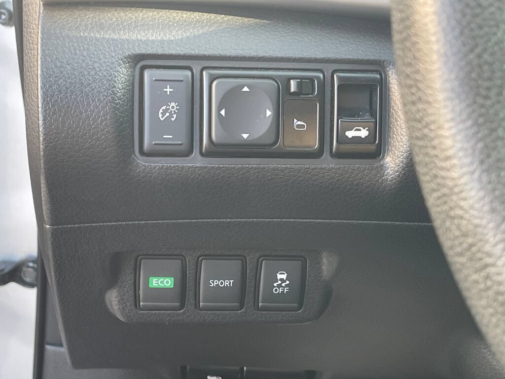 Used 2018 Nissan Sentra SV FWD image 17