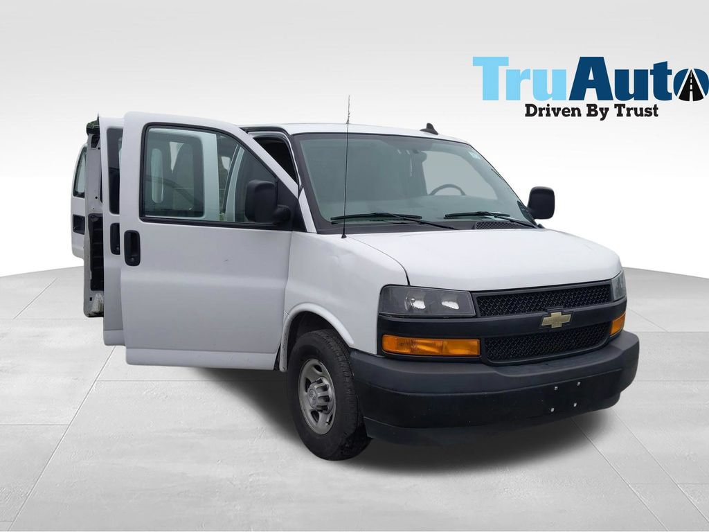 Used 2019 Chevrolet Express 3500 Extended w/ Driver Convenience Package RWD image 8