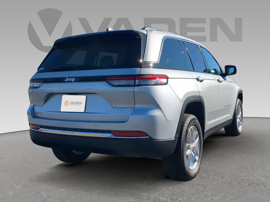 Used 2025 Jeep Grand Cherokee Laredo X w/ Luxury Tech Group I RWD image 9