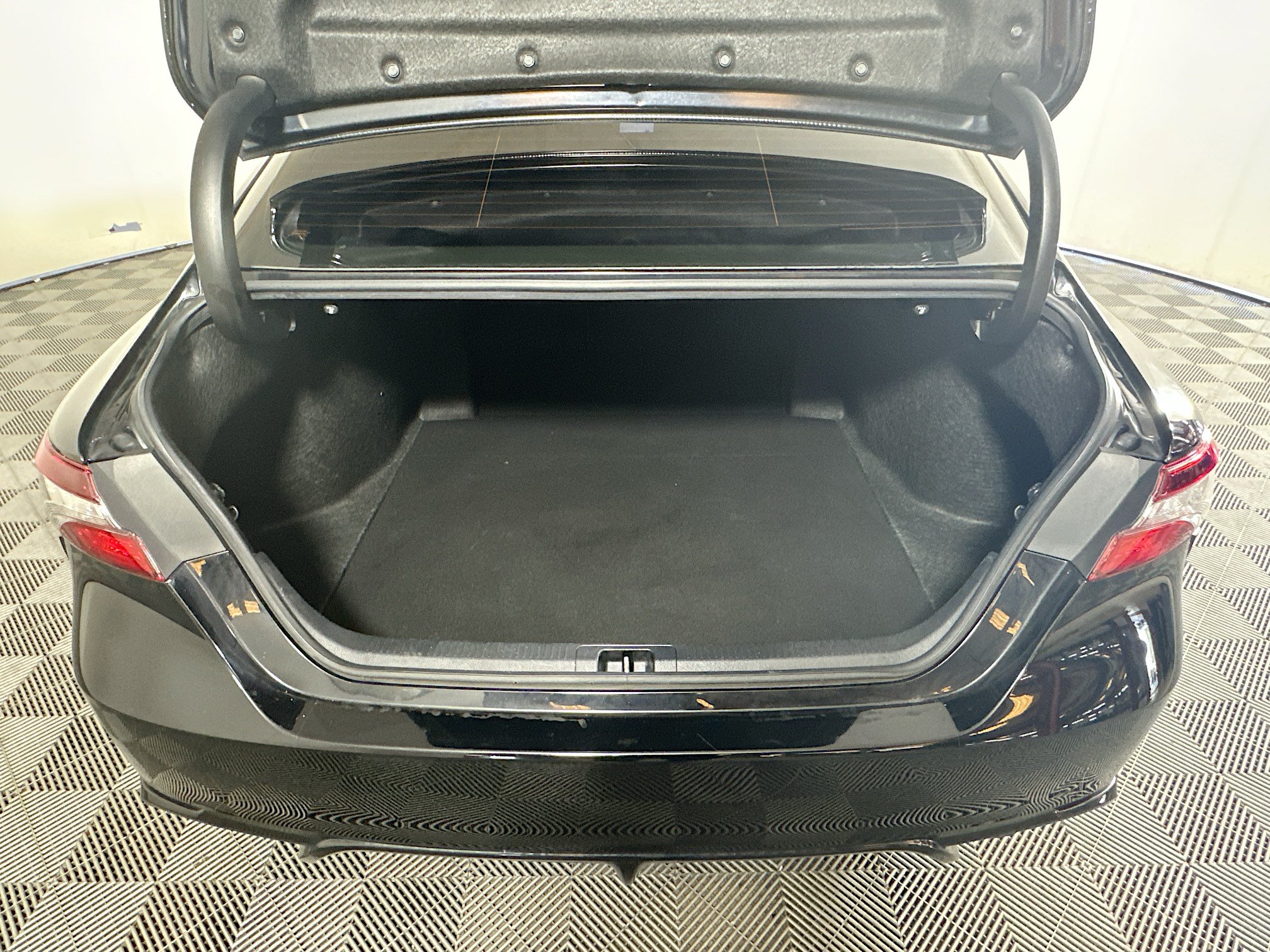Used 2023 Toyota Camry SE FWD image 30