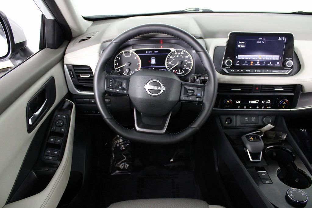 Certified 2025 Nissan Rogue SV image 4