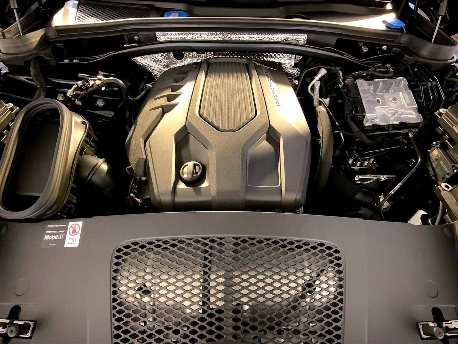 New 2026 Porsche Macan AWD/4WD image 21