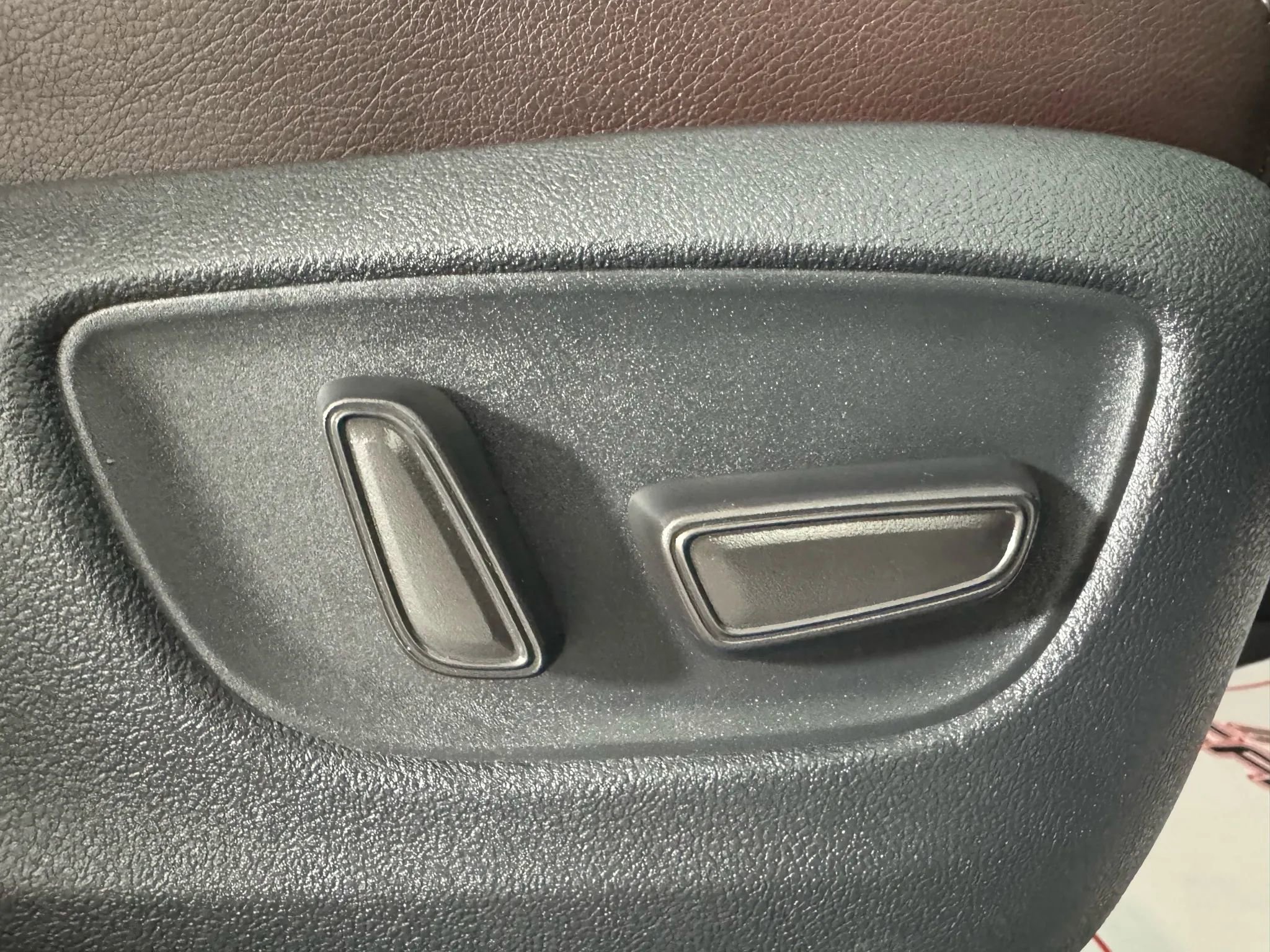 Used 2024 Toyota Sienna Platinum image 38