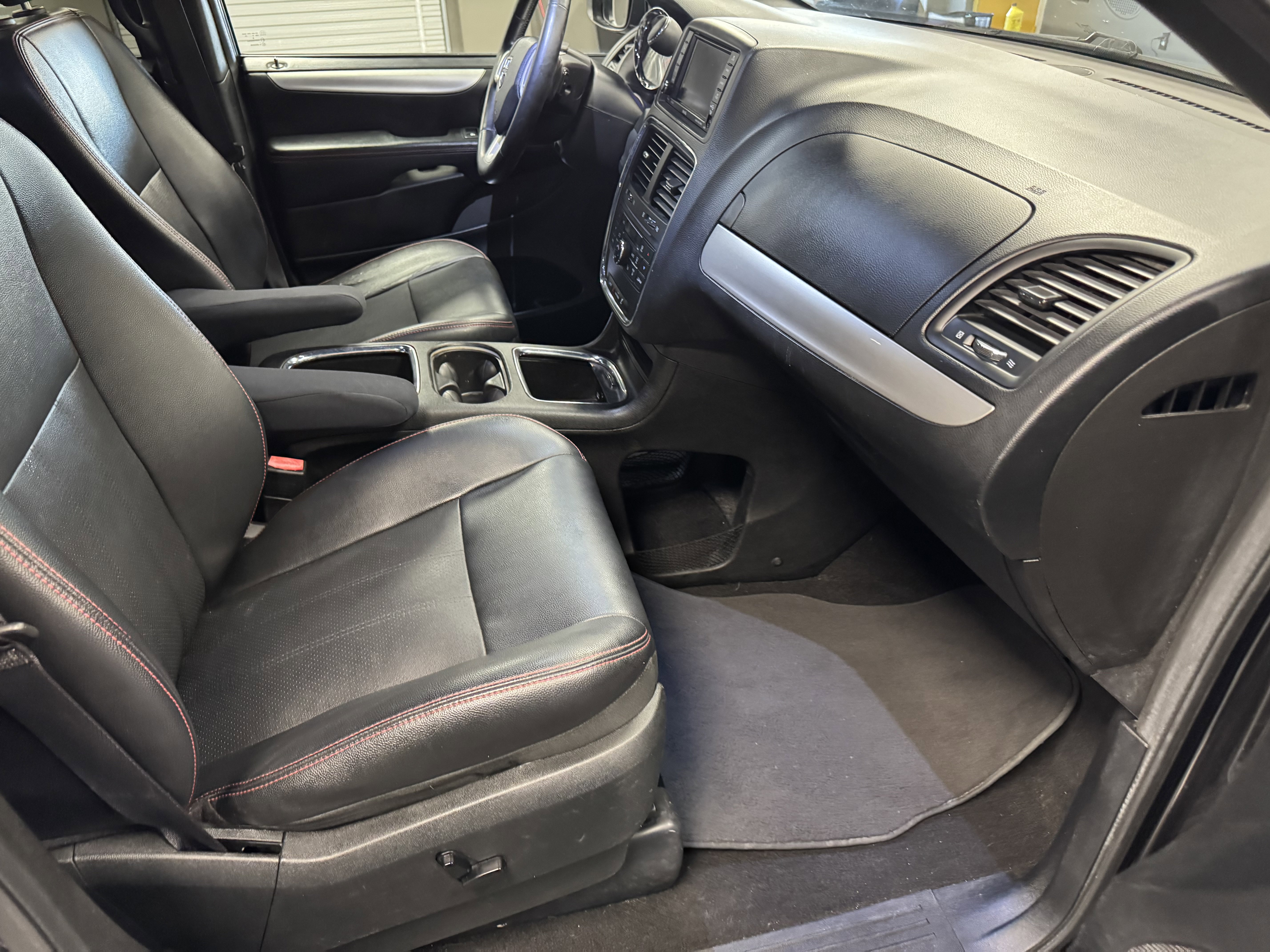 Used 2018 Dodge Grand Caravan GT image 14