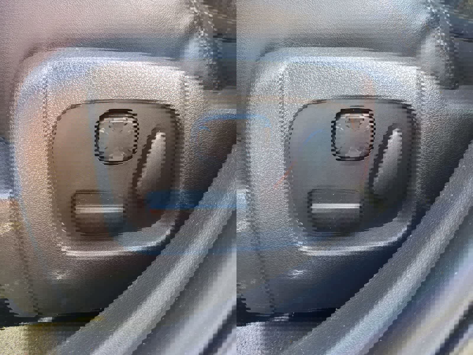 Used 2009 Lincoln MKS AWD image 16