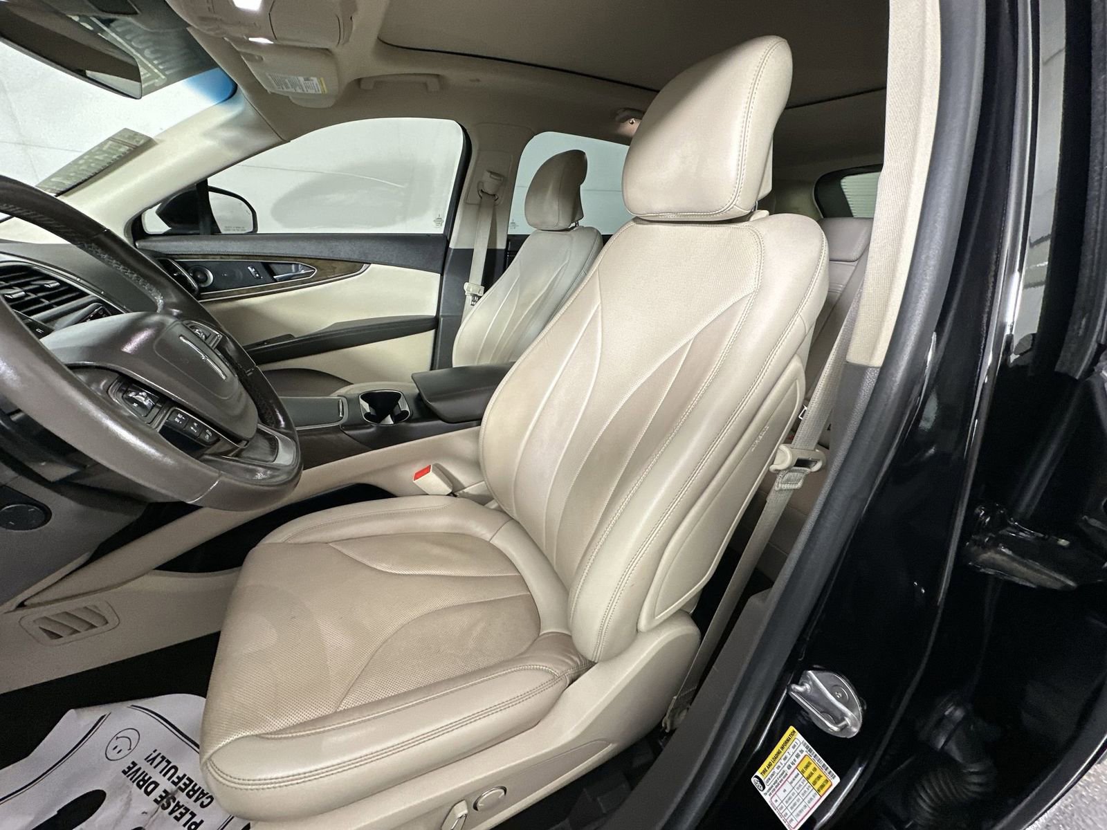 Used 2019 Lincoln Nautilus Reserve image 11